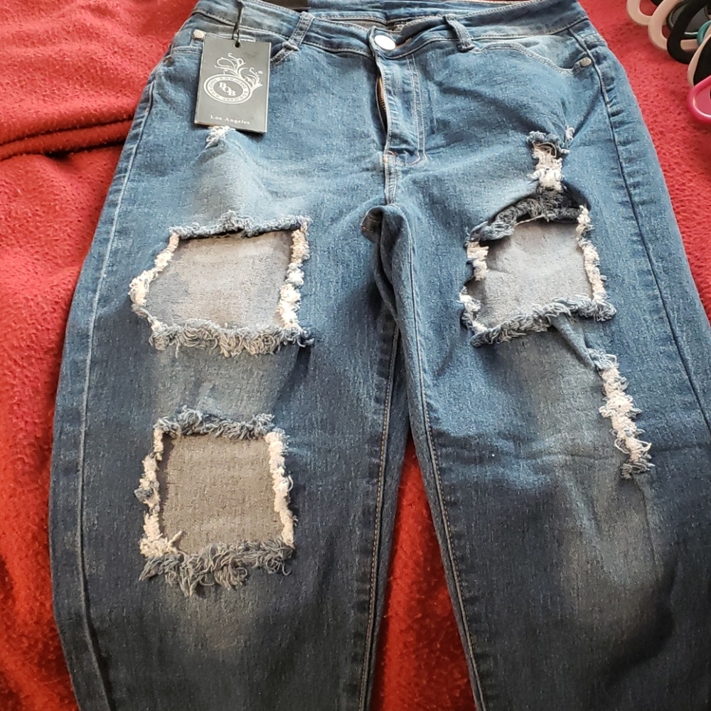 Cut out, distressed skinny jeans